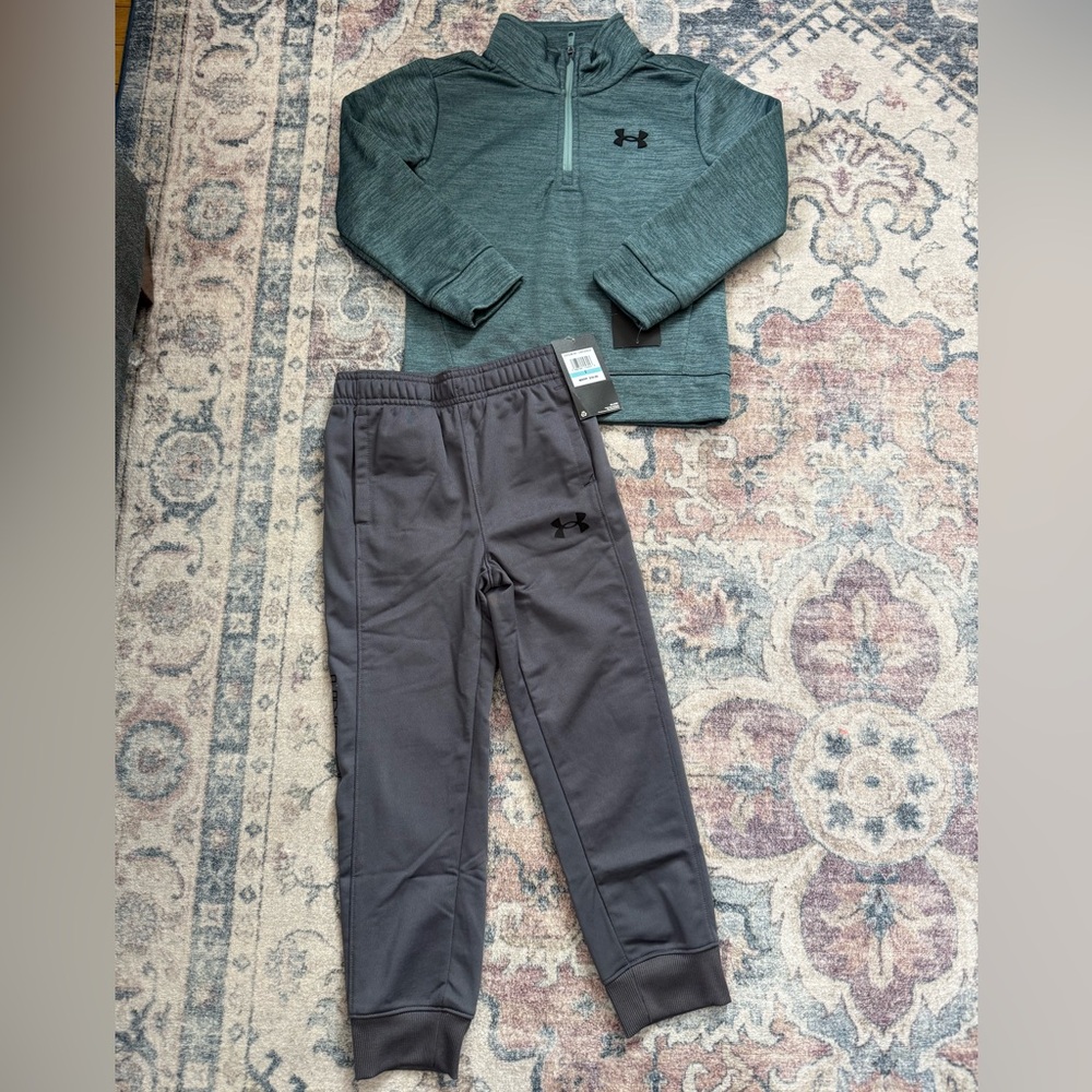 Under Armour Kids' size 5 Green and Gray Bottoms Set